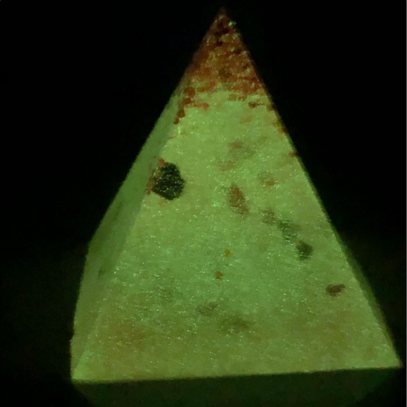 💝Gorgeous handmade Pyramid w floating hearts - Picture 10 of 11